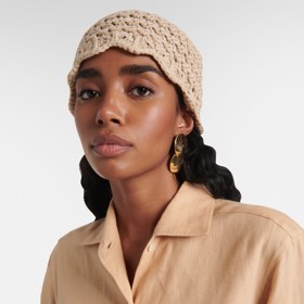 Háčkovaná čepice, Loro Piana, MyTheresa, € 490 Háčkovaná čepice, Loro Piana, MyTheresa, € 490