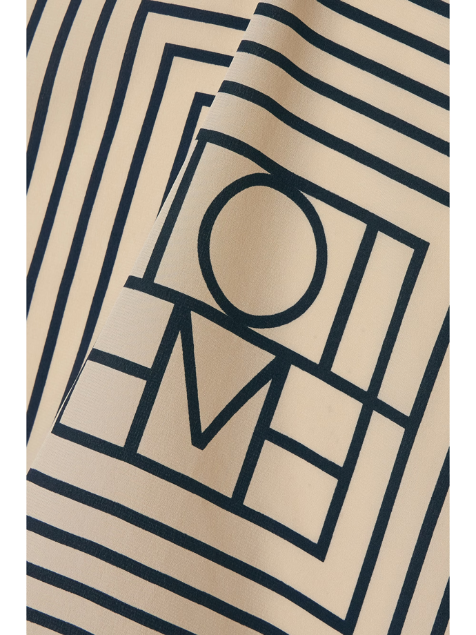 Šátek, Toteme, Net-a-porter, €170