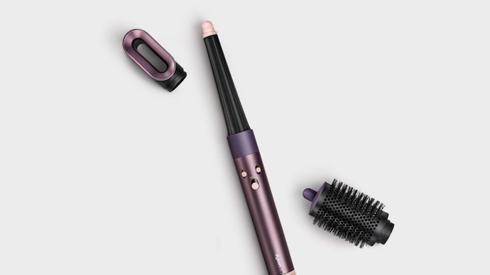 Multifunkční vysoušeč a styler s technologií 6 v 1. Suší, natáčí, dodává objem i hladký efekt – navíc se propojí s aplikací pro personalizaci péče.Airwrap i.d.™ Straight+Wavy (Jasper plum), Dyson, Dyson.cz, 13 690 Kč