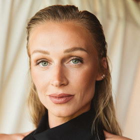Veronika Kašákovášaty: vlastníhair: @shuuemura_artofhair @mirka_mysickamake-up: @mua_marketa_rihova @armanibeauty @douglasczech Veronika Kašákovášaty: vlastníhair: @shuuemura_artofhair @mirka_mysickamake-up: @mua_marketa_rihova @armanibeauty @douglasczech