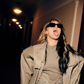 Ewa Farna Vlasy: @tylmartyStyling: @evzeniehabronOutfit: @krnaclukaswork Ewa Farna Vlasy: @tylmartyStyling: @evzeniehabronOutfit: @krnaclukaswork