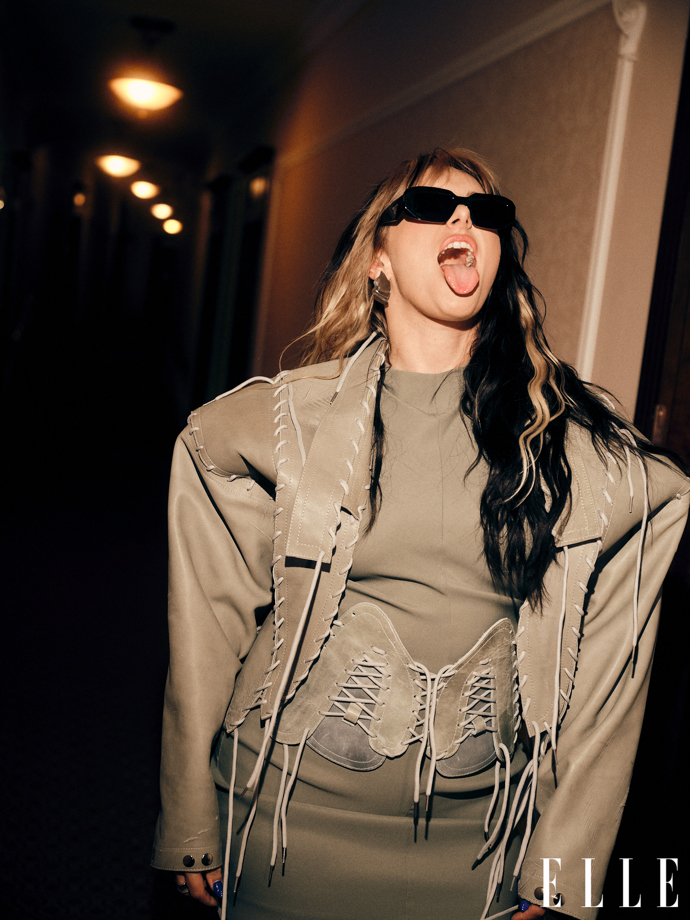Ewa Farna Vlasy: @tylmartyStyling: @evzeniehabronOutfit: @krnaclukaswork