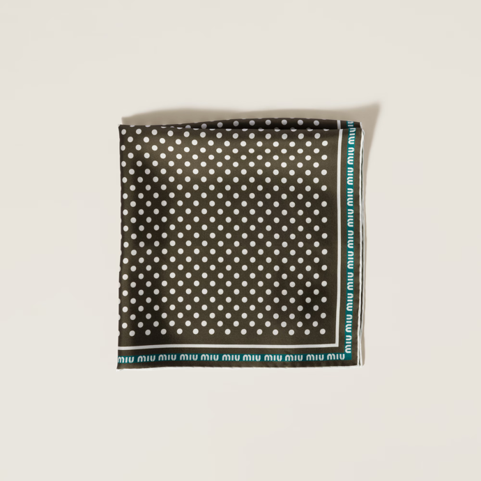 Šátek, MiuMiu, € 240