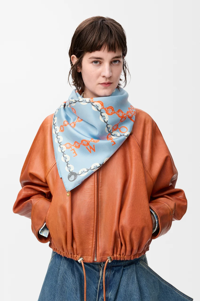 Šátek, Loewe, 450€ 
