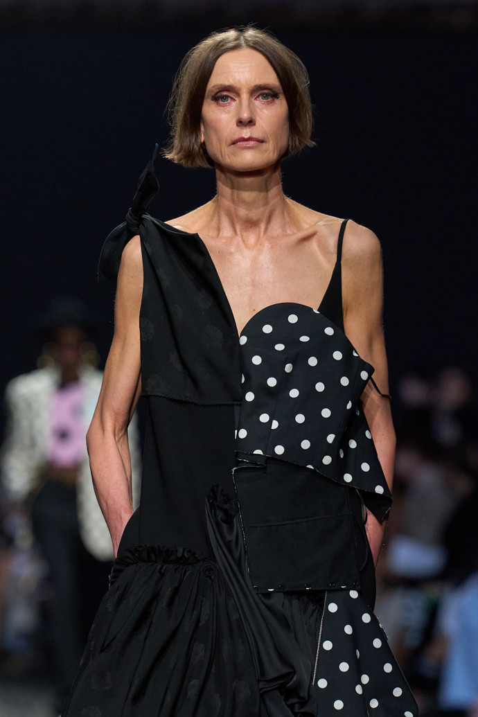 Moschino F25