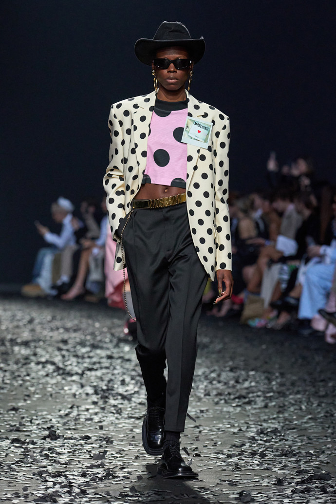 Moschino F25