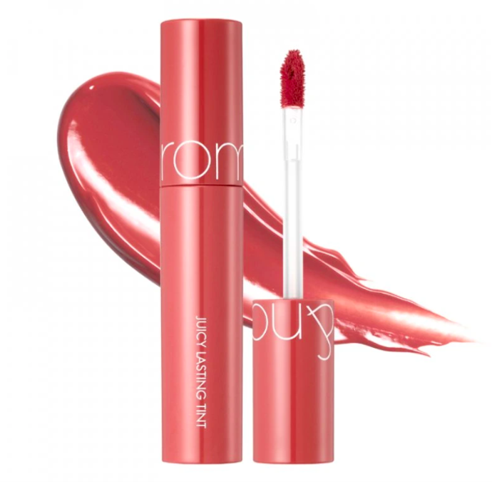  Juicy Lasting Tint, Rom&nd, 355 Kč, prodává Koreanglamour.czTento tónovaný balzám na rty je v Koreji tak populární, že ve třech po sobě jdoucích letech získal prestižní cenu Olive Young. Obsahuje extrakty z kokosu a grapefruitu, které hydratují a zklidňují rty a zároveň neutralizují volné radikály.tinty jsou dostupné ve rozšířené škále odstínů a zanechávají šťavnatý, lesklý finiš. A navíc vydrží věčně.