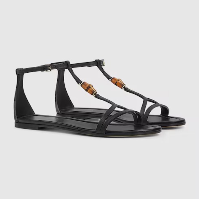  Boty s bambusovou aplikací, Gucci, 20 500 Kč