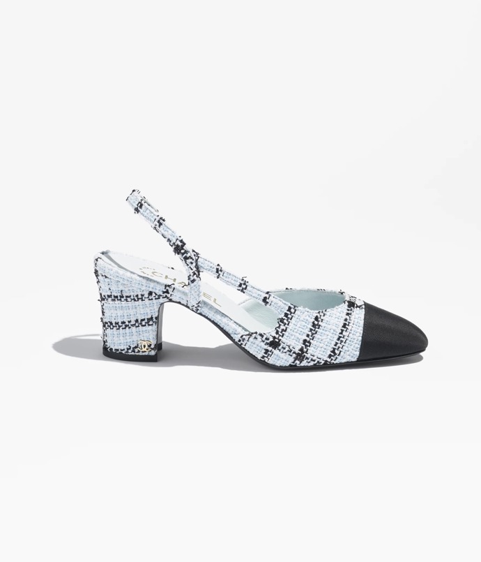  Obuv s páskem přes patu, Chanel, 29 600 Kč