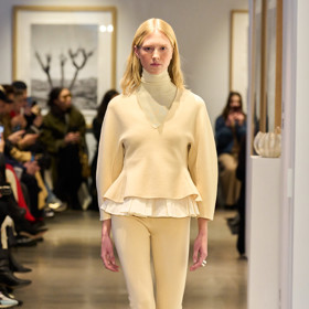 Peplum top je zpět - tentokrát odvážnější a v moderním pojetí.Ashlyn FW25
