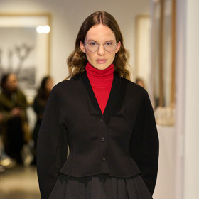 Peplum top je zpět - tentokrát odvážnější a v moderním pojetí.Ashlyn FW25