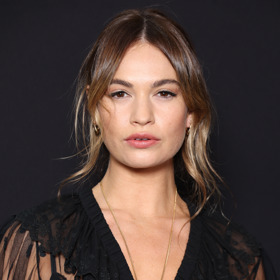 Lily James jako mushroom brunette Lily James jako mushroom brunette