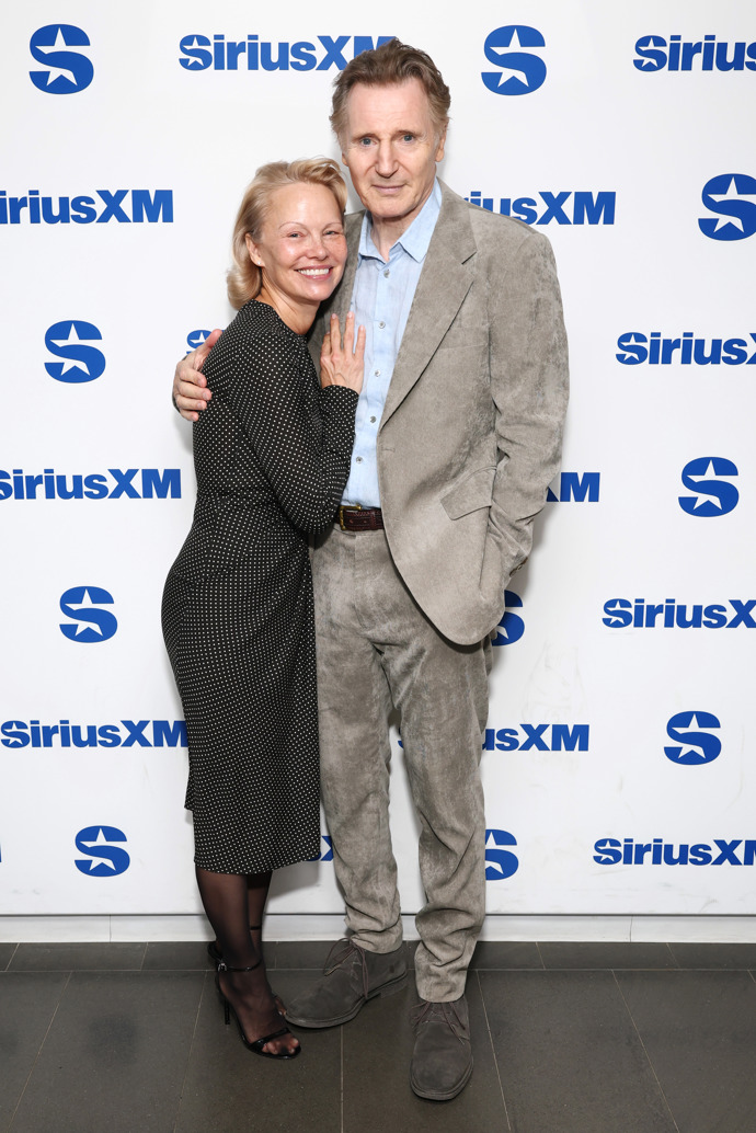  Pamela Anderson a Liam Neeson