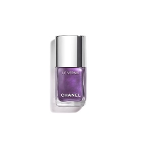 Třpytivě fialový lak na nehty, Chanel, 1070 Kč