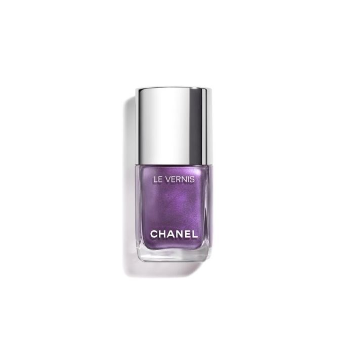 Třpytivě fialový lak na nehty, Chanel, 1070 Kč