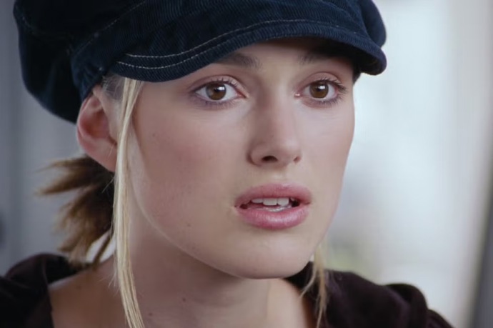 Z dob papírových novinářů až po 90s grunge – newsboy čepice se opět stává must-have doplňkem.