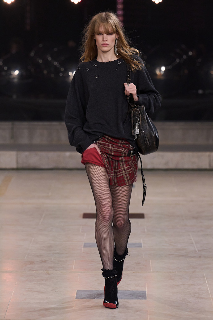 Chaos opět prosakuje do našich životů v podobě indie sleaze.Isabel Marant FW 25