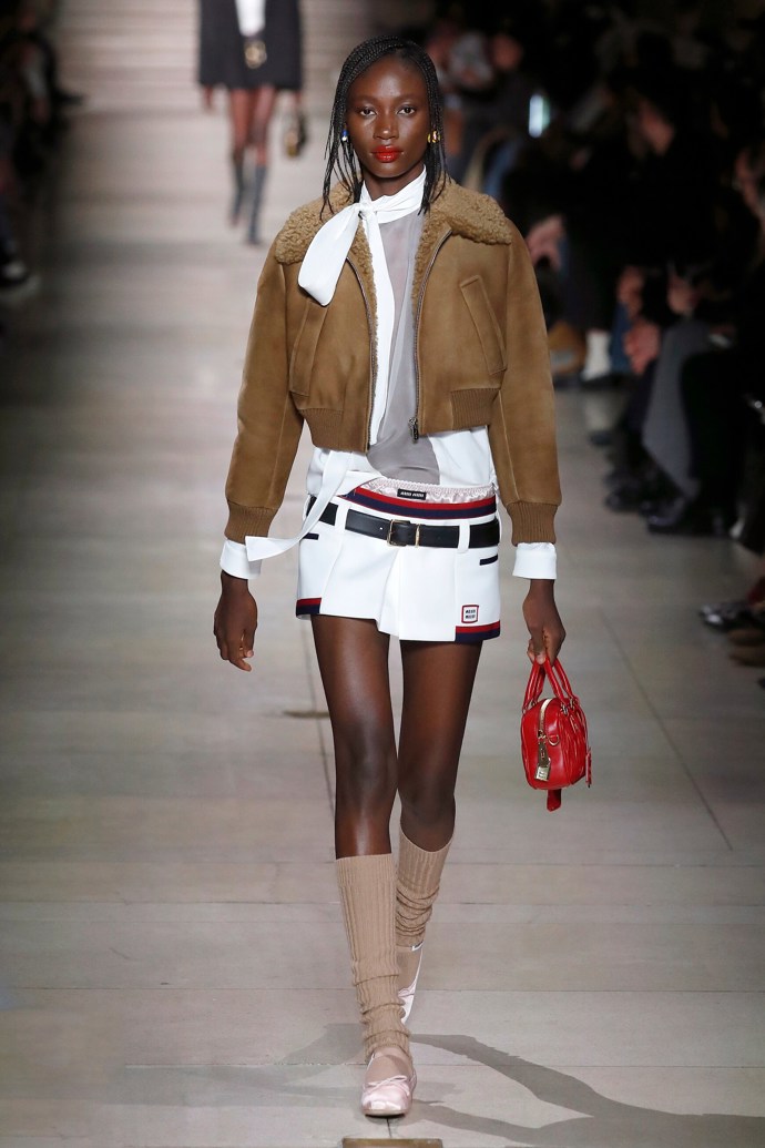 Kravatová halenka, MiuMiu, MyTheresa, € 1,550