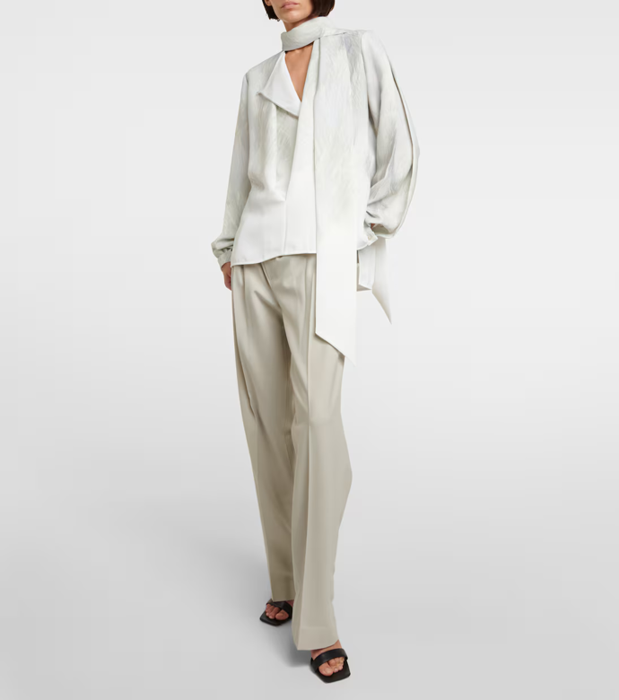 Šátek, Victoria Beckham, MyTheresa, € 455