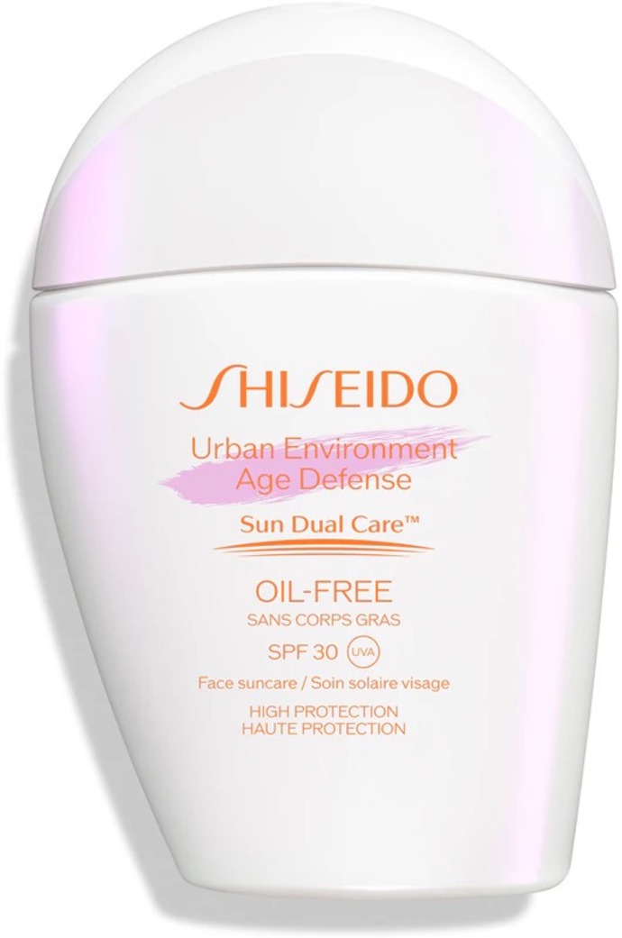  Matující opalovací krém na obličej Urban Environment Age Defense SPF 30, Shiseido, 750 Kč, prodává Notino