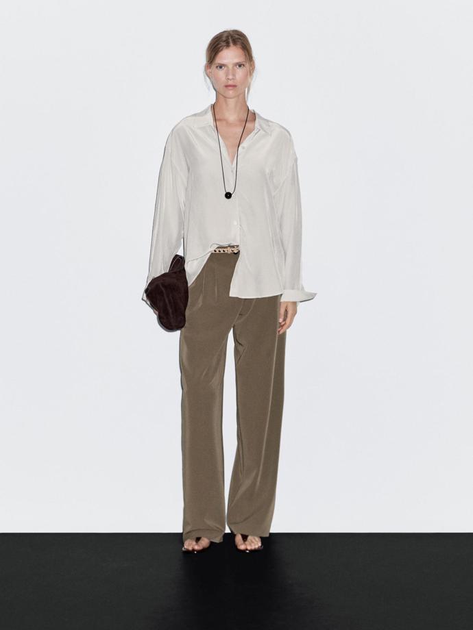 Formální kalhoty ve světle hnědé, Massimo Dutti, 1 999 Kč 