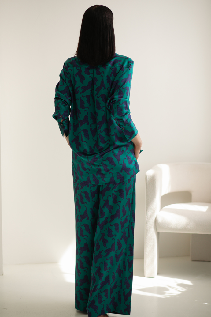 Verdant Panther Pure Silk Lounge Shirt, Anna Hora, 7 400 Kč