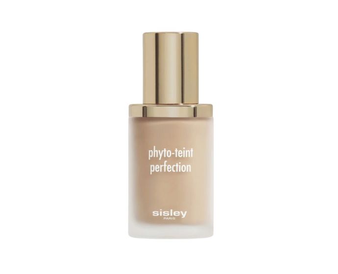 Matující make-up s vysokým krytím a technologií Ideal Skin Complex okamžitě vyhlazuje texturu a dlouhodobě zlepšuje kvalitu pleti. Neobtiskává se, je komfortní a vytváří přirozeně zářivý mat.Phyto-Teint Perfection, Sisley Paris, Oficiální e-shop Sisley, 2 410 Kč