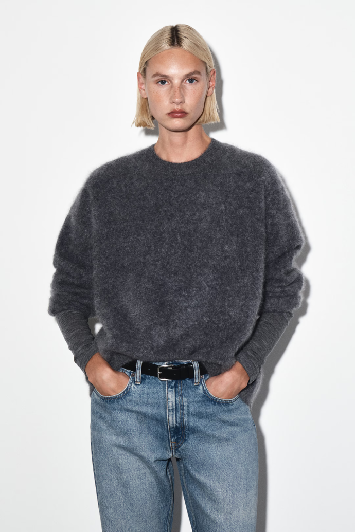 Svetr, COS, €199