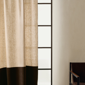 Oboustranný závěs z lnu a sametu, Zara Home, 2 999 Kč Oboustranný závěs z lnu a sametu, Zara Home, 2 999 Kč