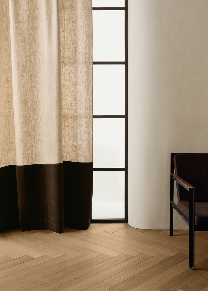 Oboustranný závěs z lnu a sametu, Zara Home, 2 999 Kč