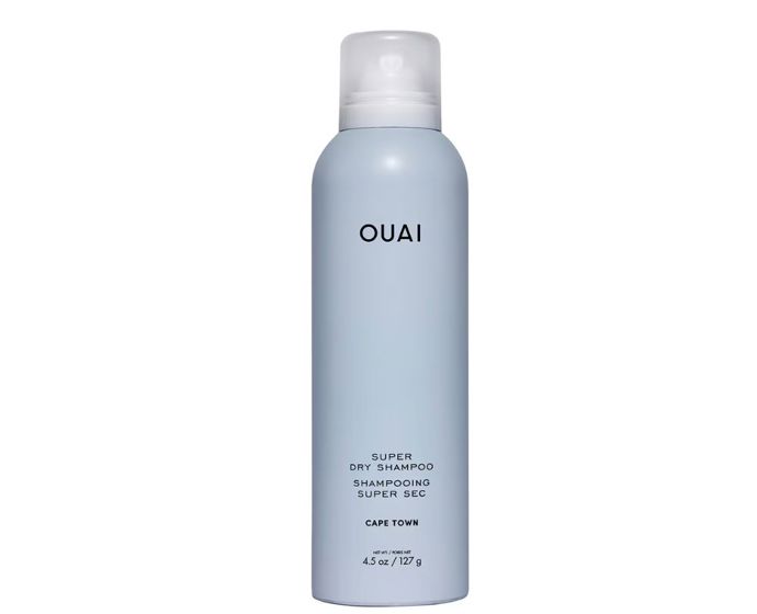 Super suchý šampon, který absorbuje maz, pot i nečistoty bez zbytků, zanechá vlasy svěží a lehké. Vůně Cape Townvydrží dlouho a prodlouží interval mezi mytím.Super Dry Shampoo Cape Town, OUAI, Sephora, 830 Kč