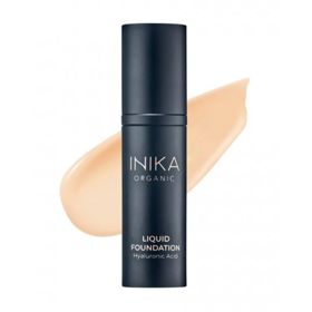 Pečující tekutý make-up s kyselinou hyaluronovou dodá pleti celodenní hydrataci a vyhladí jemné linky, aniž by ucpával póry. Bohatý na vitaminy, antioxidanty a minerály; kryje, ale zůstává přirozený.Liquid Foundation with Hyaluronic Acid, Inika Organic, Líčírna, 1 350 Kč