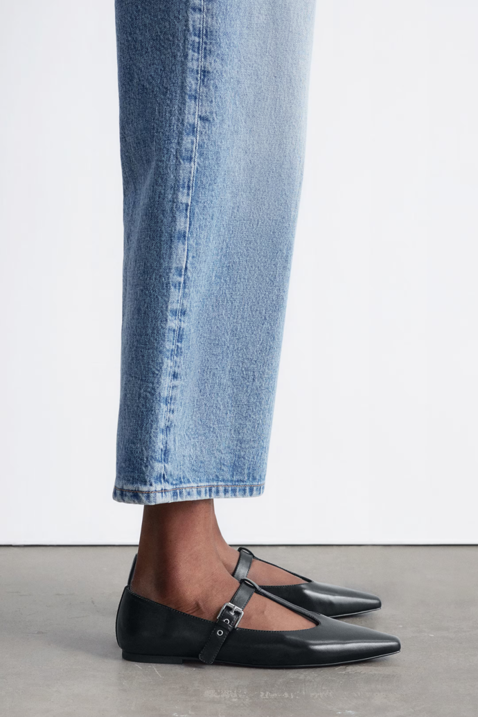 Kožené baleríny s T-páskem, &Other Stories, H&M, 2 799 Kč