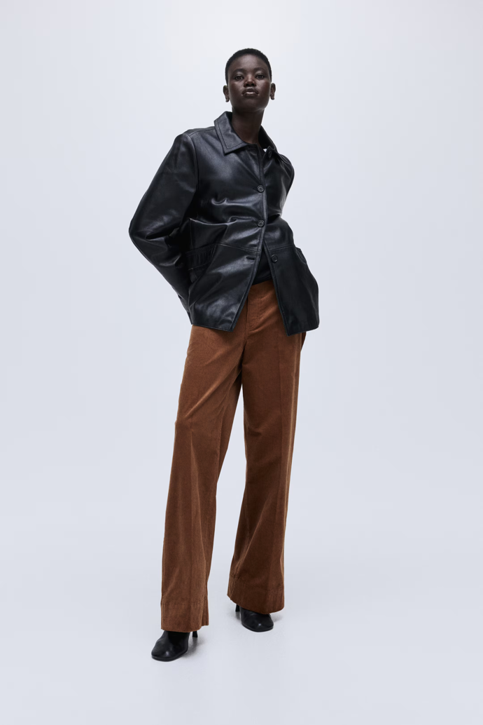 Cihlově hnědé manšestrové kalhoty, H&M, 30 Eur  