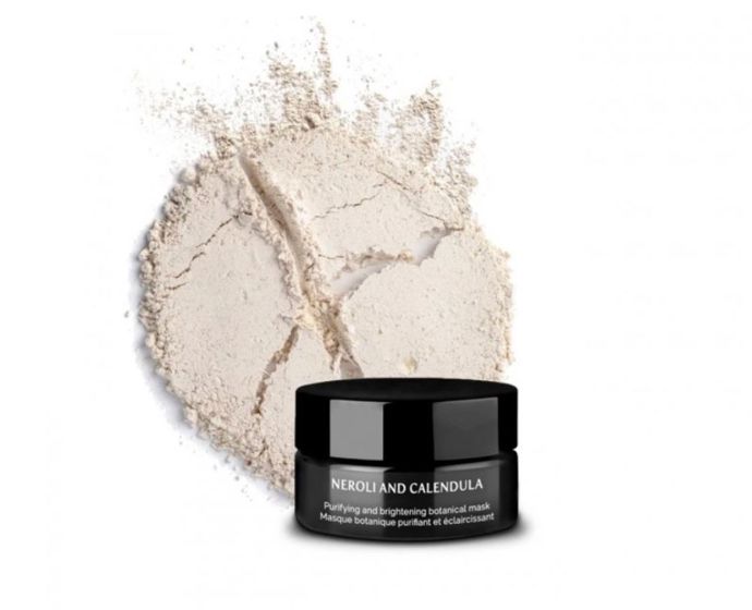 Multifunkční kaolinová maska, která umí být i něžný peeling. Oves, jogurt a rýže vyživují a zjemňují, květové extrakty z neroli a měsíčku zklidňují a rozjasňují. Zanechá pleť hladkou, jemnou a rozzářenou bez pocitu vysušení.Neroli and Calendula květinová a rozjasňující maska a peeling 50 ml, Yage, Líčírna, 1 399 Kč