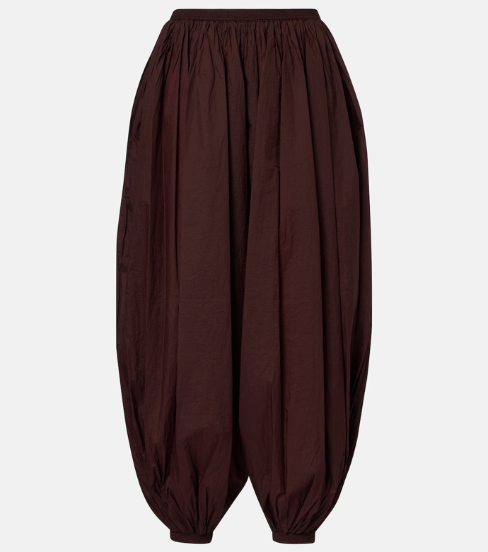 Burgundy balónové kalhoty, Alaia, Mytheresa, 1 400 Eur  