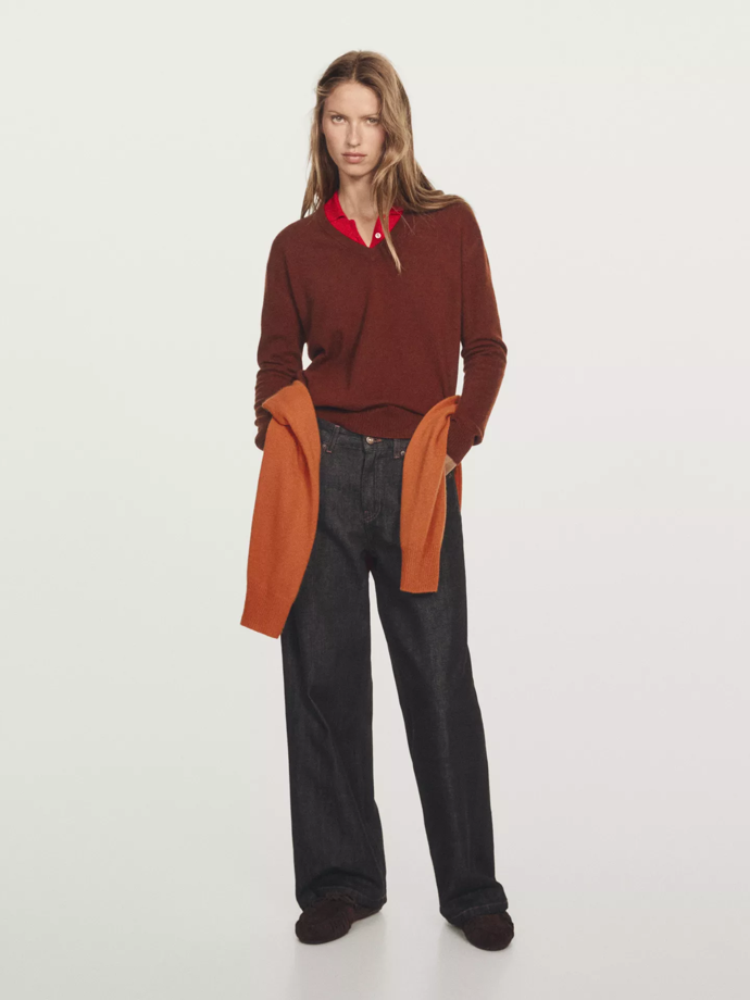 Cihlově červený V neck svetr, Massimo Dutti, 4 599 Kč 