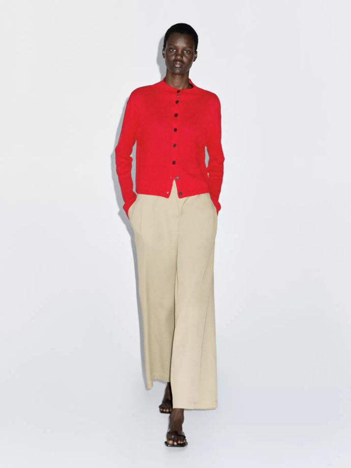 Červený kardigan, Massimo Dutti, 2 699 Kč 