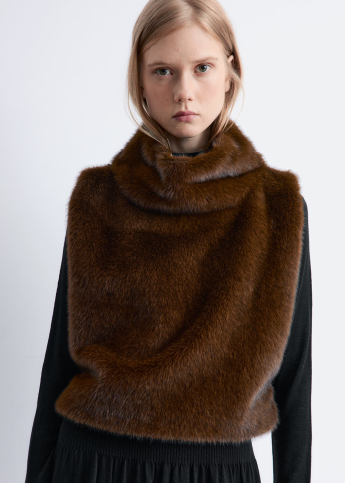 Nákrčník, H&M, 2290 Kč
