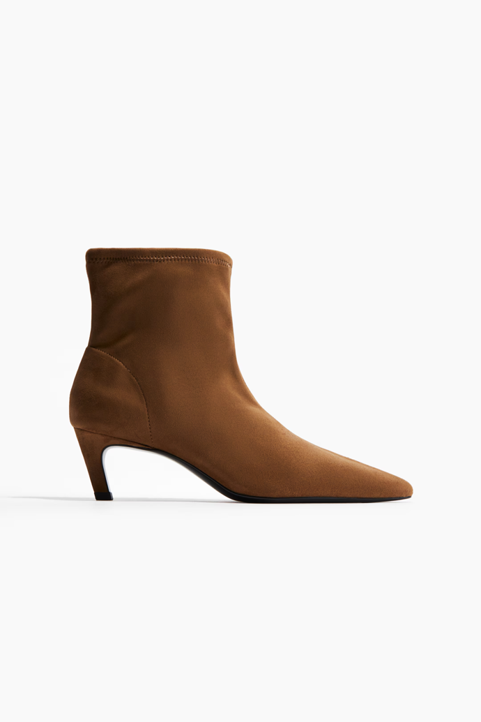 Hnědé ponožkové kotníkové kozačky na podpatku, H&M, 979 Kč 