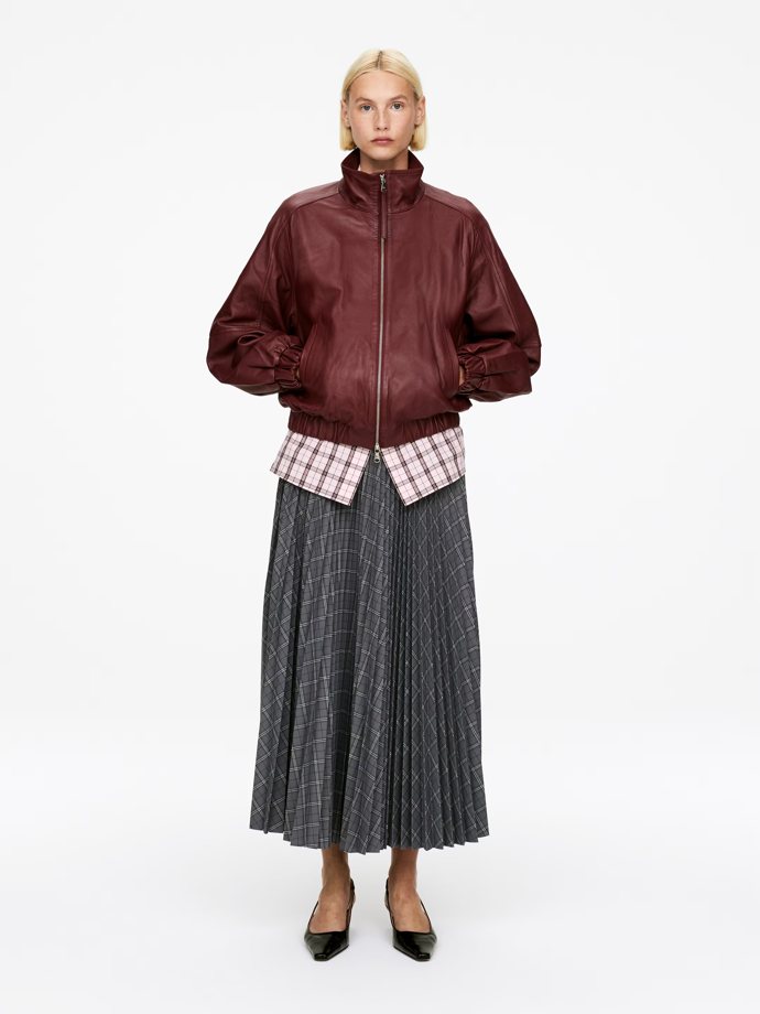 Plisovaná sukně, Arket, H&M, 3 400 Kč