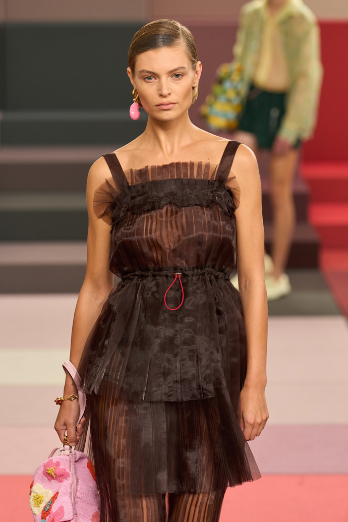  Side part inspirace z přehlídky Fendi