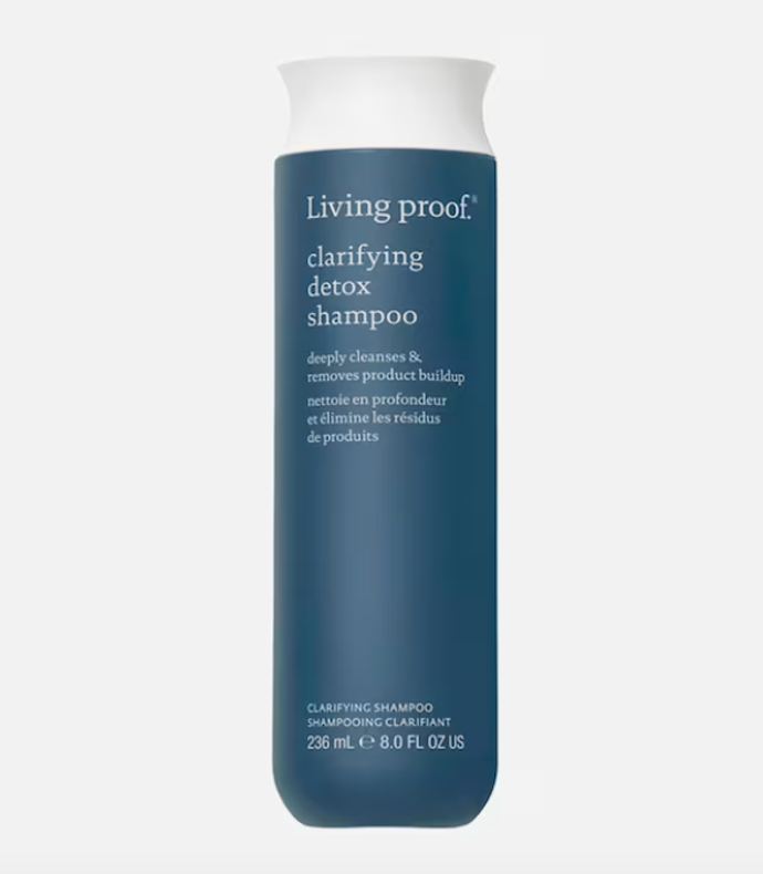  Šampon odstraňující těžké kovy Clarifying Detox Shampoo, Living Proof, 884 Kč, prodává Douglas.cz