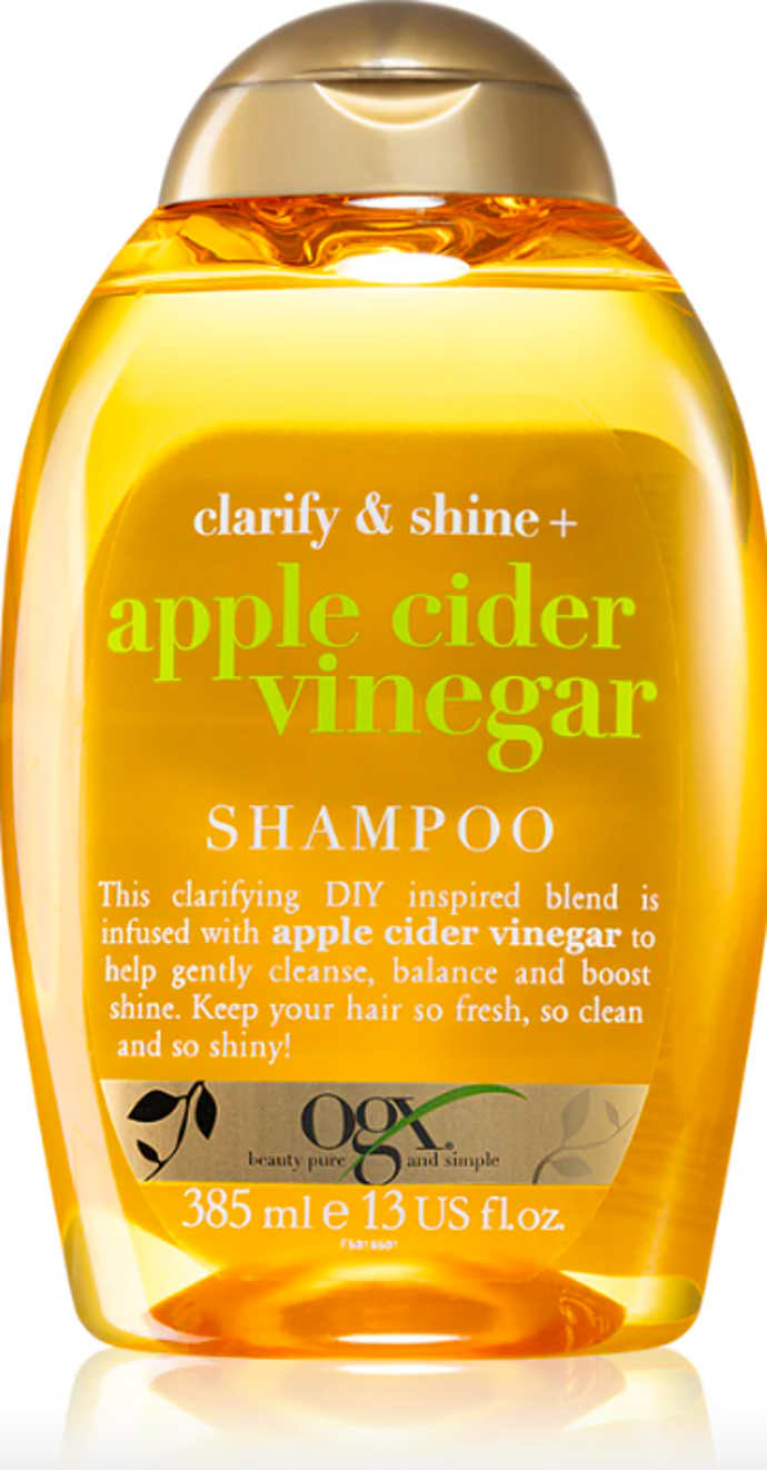  Čisticí šampon pro lesk a hebkost vlasů Apple Cider Vinegar, OGX, 229 Kč, prodává Notino.cz