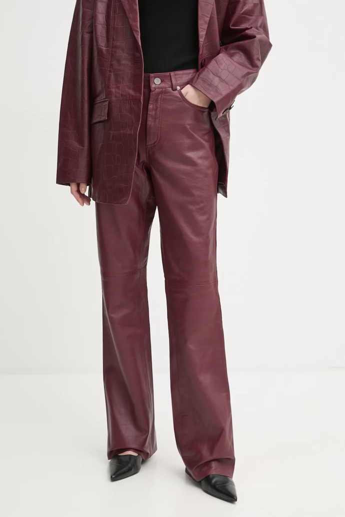 Burgundy kožené kalhoty, Gestuz, Answear, 9 399 Kč  