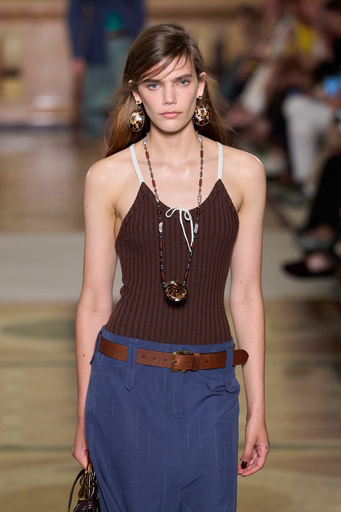  Side part inspirace z přehlídky Tory Burch