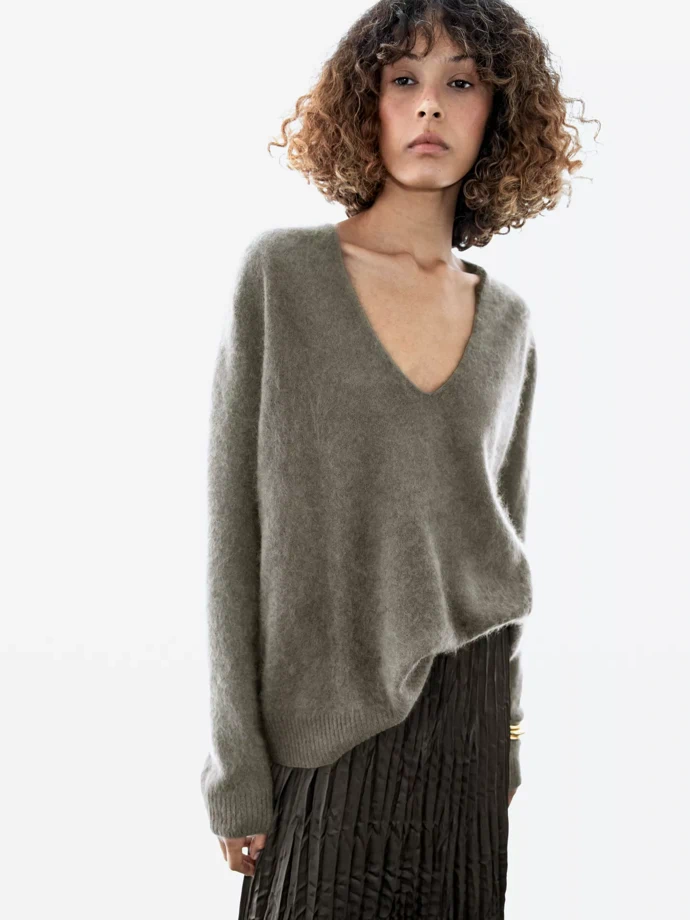 Šedý svetr z vlny a kašmíru, Massimo Dutti, 3 999 Kč