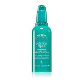 Aveda Botanical Repair™ Strengthening Overnight SerumSkincare logika ve vlasech: botanická technologie opravuje všechny tři vrstvy vlasového vlákna a snižuje roztřepené konečky až o 84 % během jediné noci. Směs přírodních olejů vyhlazuje, zjemňuje a chrání při spánku; balení z recyklovaného plastu potěší i udržitelně smýšlející.Botanical Repair™ Strengthening Overnight Serum, Aveda, Notino, 1 060 Kč