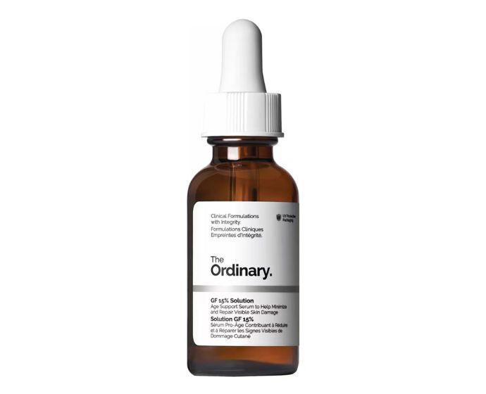 The Ordinary Solution GF 15%Minimalismus, který doručí výkon: 15% roztok biomimetických růstových faktorů (EGF, IGF, TGF) rostlinného původu pracuje na vráskách, pevnosti, pružnosti i jasu a současně posiluje kožní bariéru. Skvělý vstup do GF světa, pokud chcete srozumitelnou formuli a rozumný rozpočet.Solution GF 15% – sérum proti stárnutí, The Ordinary, Sephora, 480 Kč