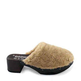 Tmavě hnědé shearling clogs se světlou kožešinou, Rosa Mosa, 249,17 Eur Tmavě hnědé shearling clogs se světlou kožešinou, Rosa Mosa, 249,17 Eur